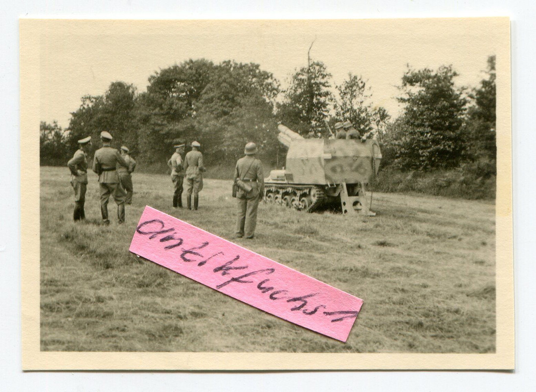 Panzer-SfL 15cm ( Sd.Kfz.135-1) mit Tarnanstrich