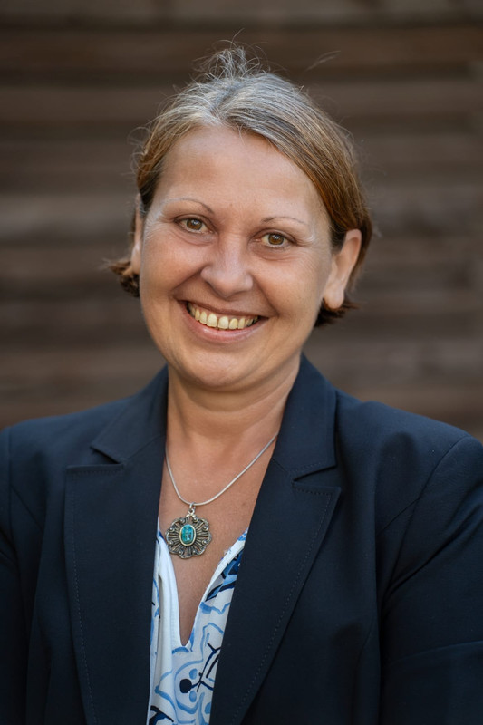 Charlotte Szene - Professionelles Portrait einer erfahrenen Lebenszeitbegleiterin
