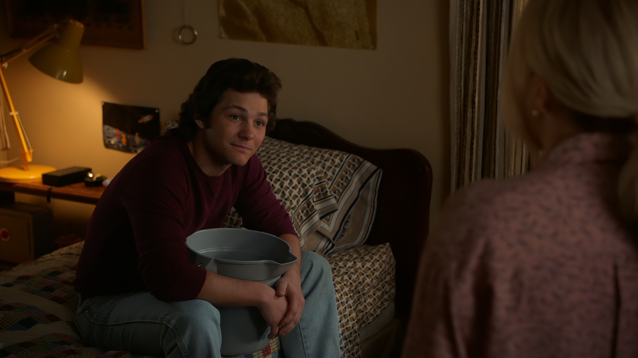 Young.Sheldon.S06E06.An.Ugly.Car,.an.Affair.and.Some.Kickass.Football.1080p.10bit.AMZN.WEB-DL.DDP5.1