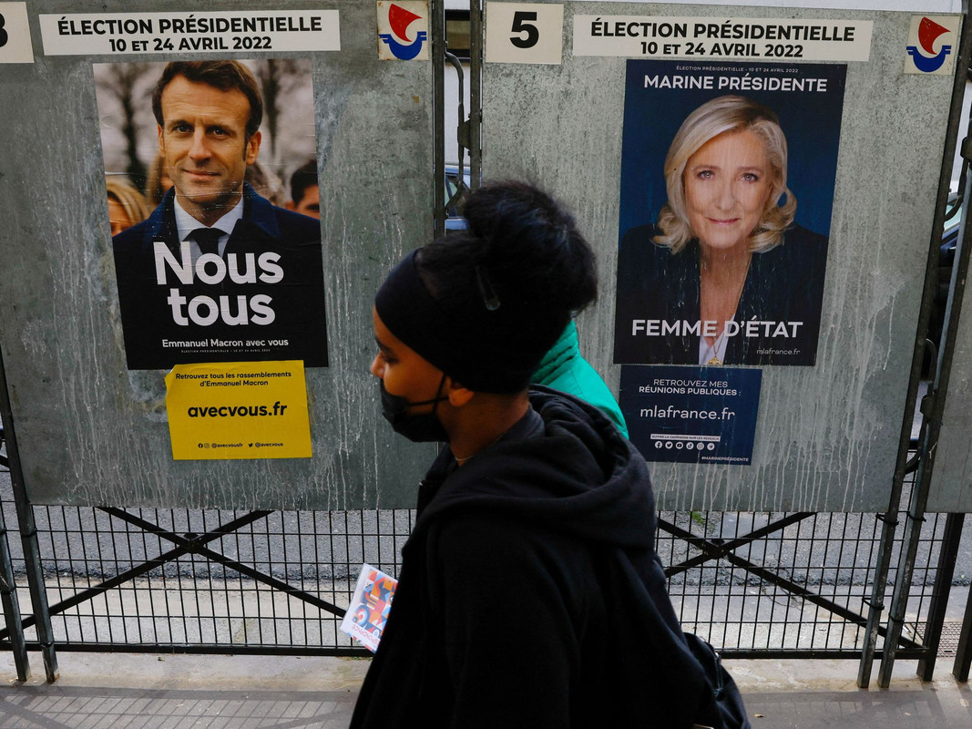 Emmanuel Macron vota en la primera vuelta de elecciones presidenciales