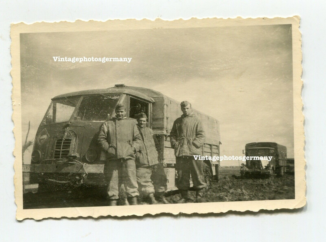 Foto Russland französischer Beute LKW SdKfz Truck Wappen Abzeichen