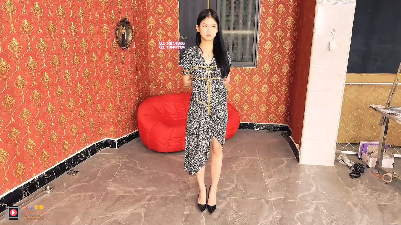 xiao素素 小美女佳佳体验铁笼.mp4_20230513_131303.479