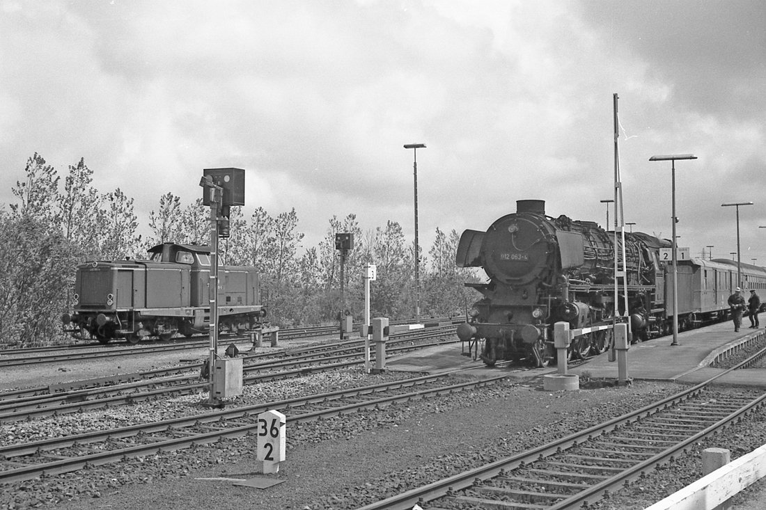 https://i.postimg.cc/Wbz7yTkS/012-063-4-Bw-Rheine-am-22-05-75-mit-D-735-in-Norddeich-2.jpg