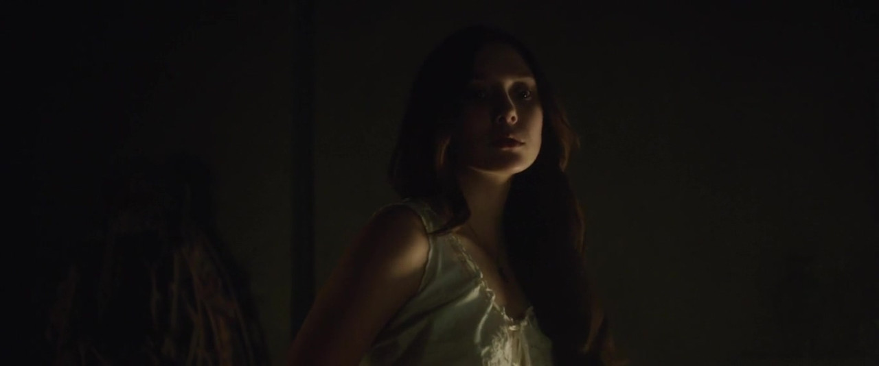Elizabeth Olsen nude - In Secret (2013).mp4_20201012_215808.199