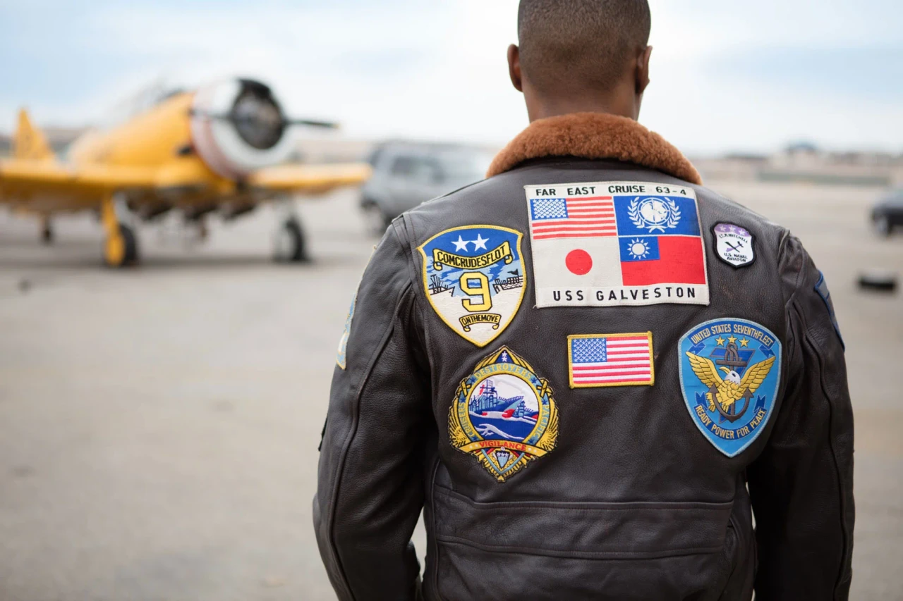 https://i.postimg.cc/WbzRH1Xs/TOP-GUN-FLAGS.webp