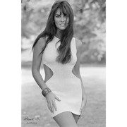 Caroline-Munro-d35