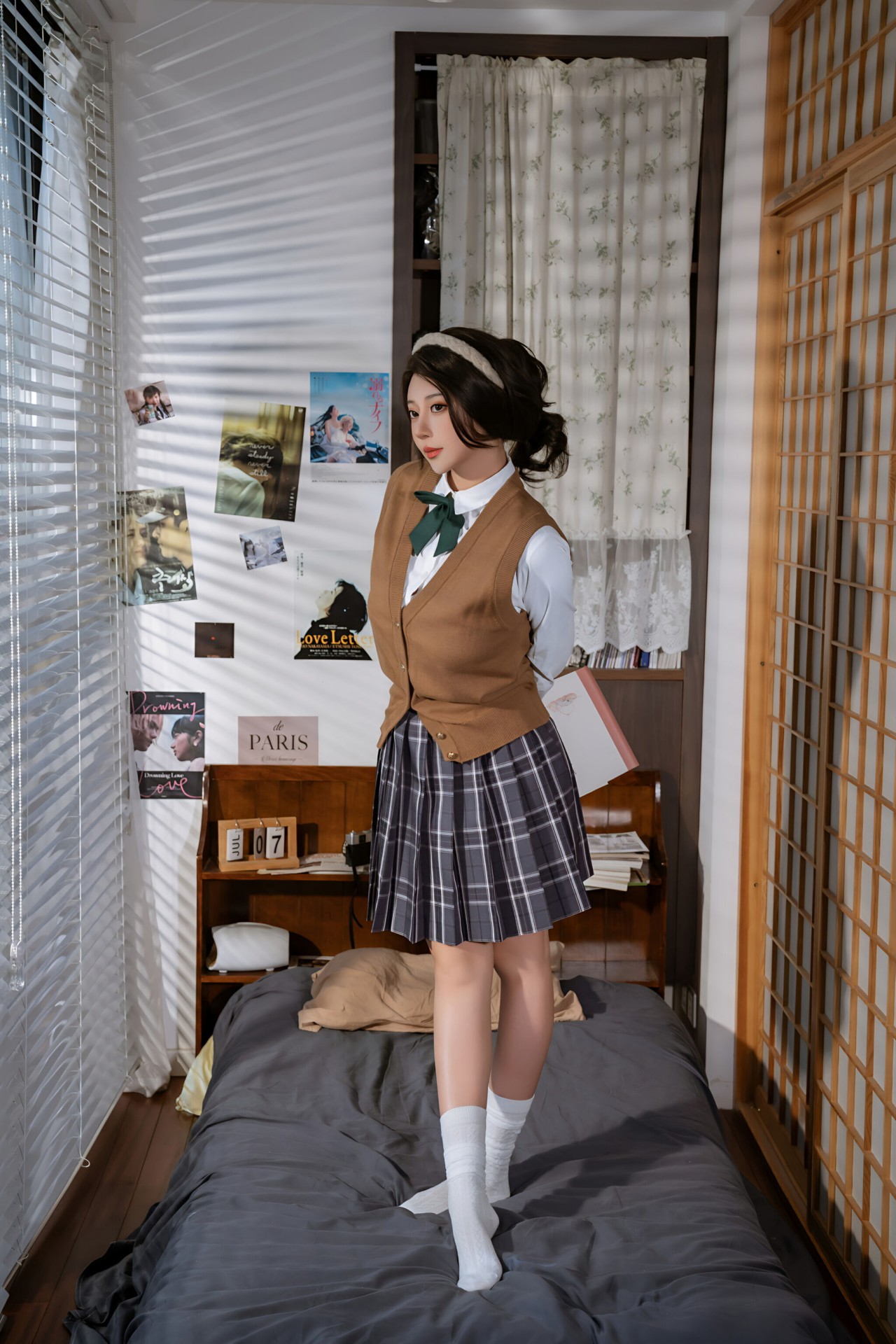 奈 汐 酱 nice 白日梦图集，日式卧室里的治愈系穿搭插图1