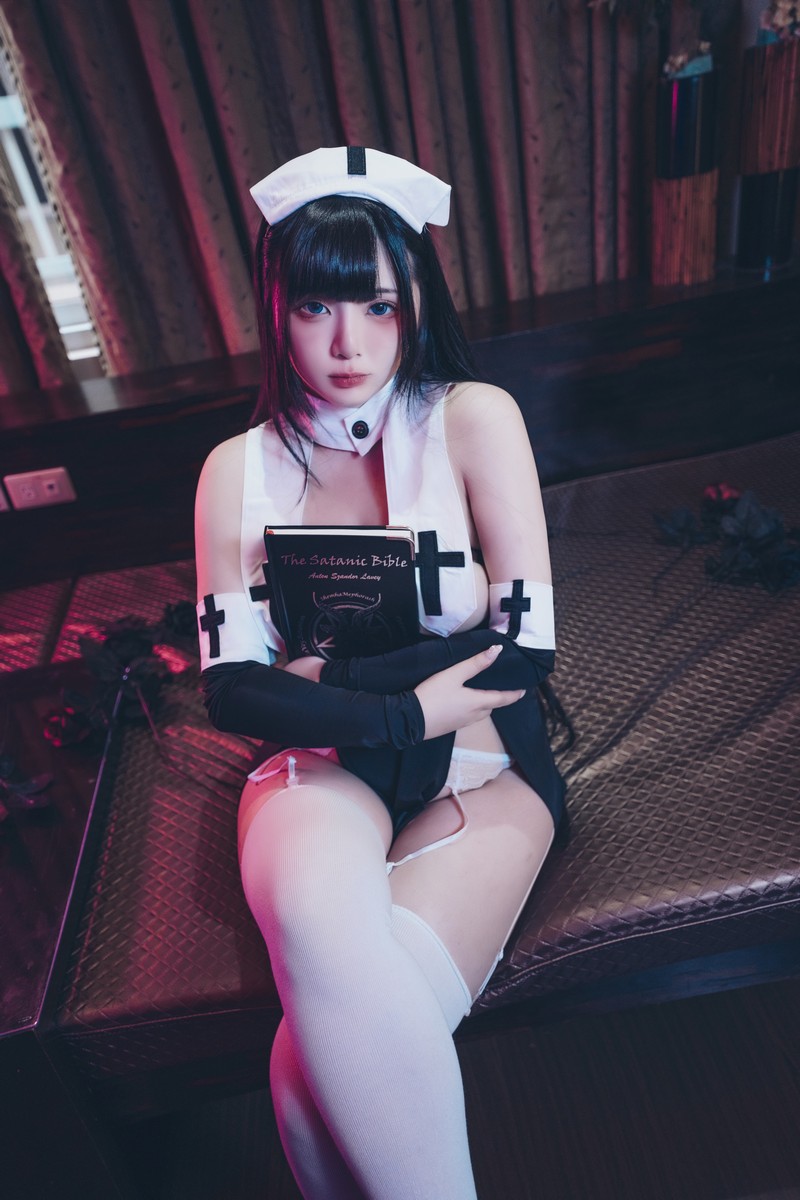 落落Raku 修女与恶魔 Cosplay 写真图集 36P插图3