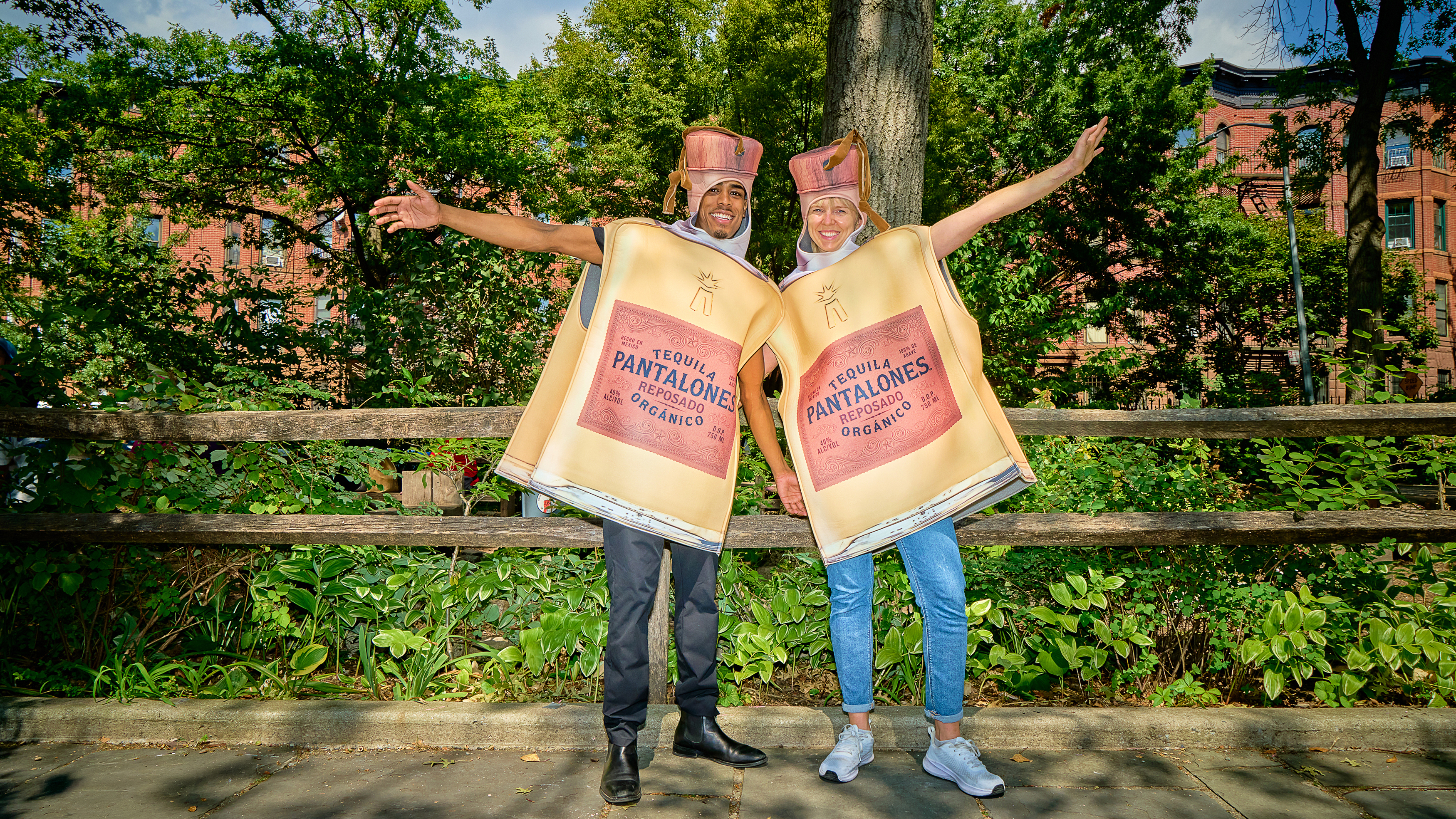 Pantalones Halloween marketing campaign