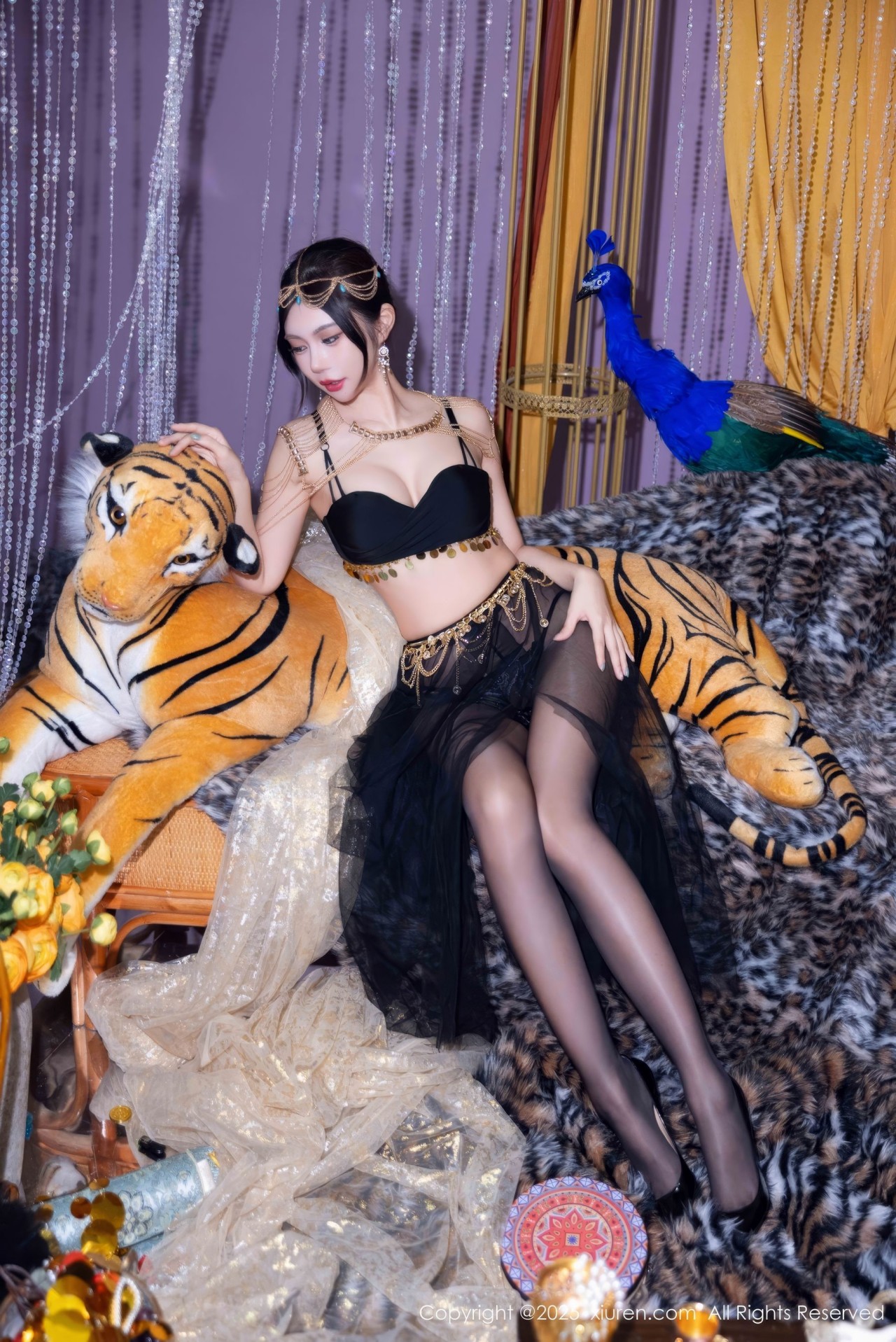 绮里嘉黑色露肩上衣图集79P，时尚造型与舞台感的华丽碰撞插图4