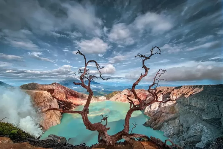 kawah-ijen-1694471239