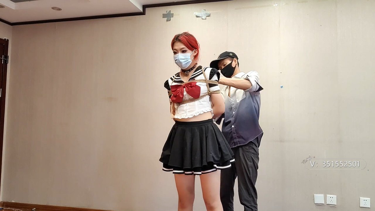 一绳所爱 和两个美女玩游戏.mp4_20230709_132554.705