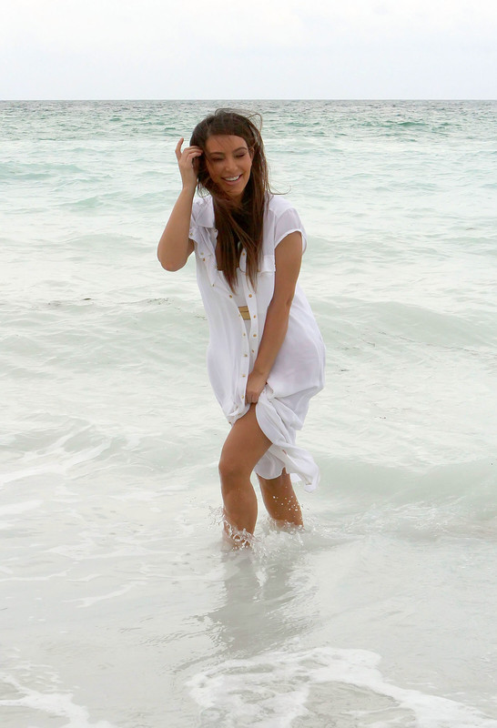 kim-kardashian-swimsuit-candids-in-miami-september-24th-2012-18