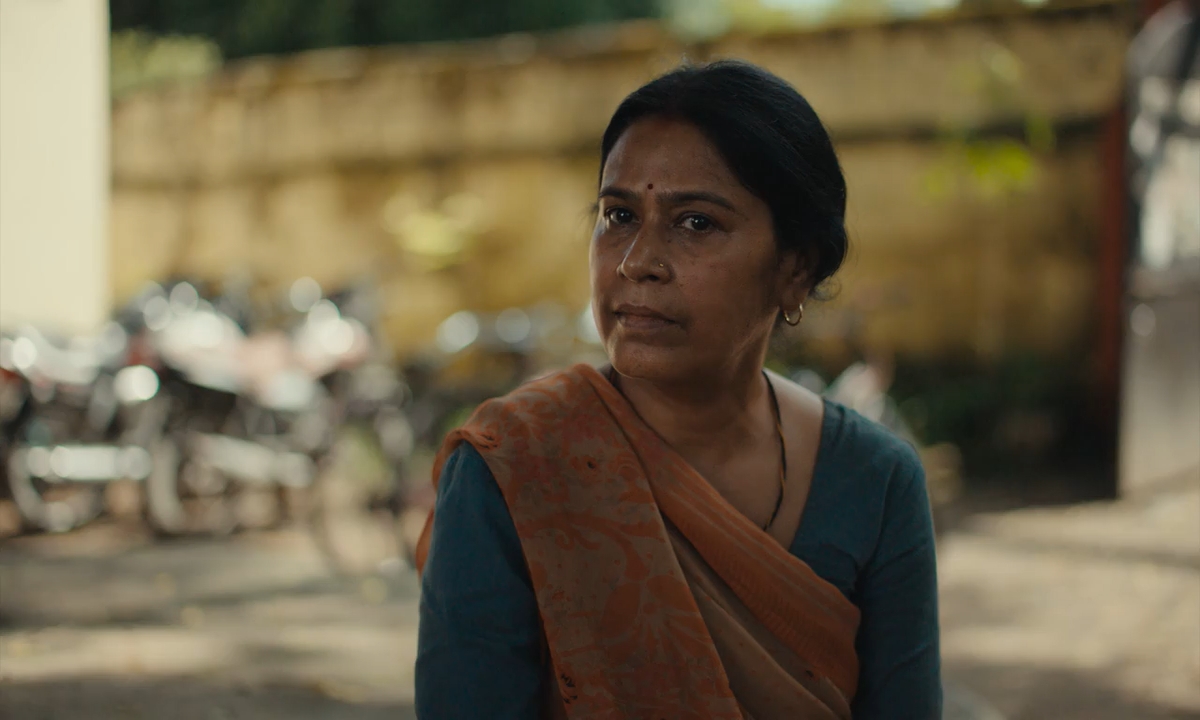 Homebound 2025 WebRip [Hindi] 480p 720p ESub Screenshot
