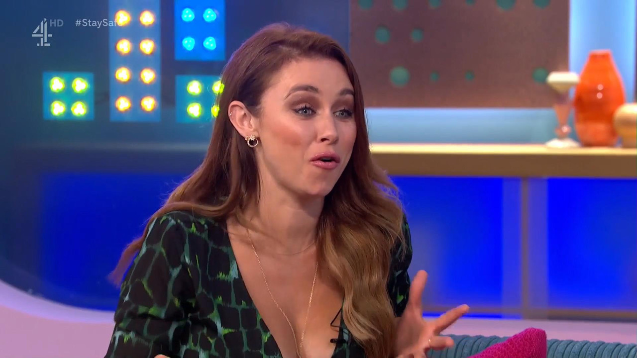 Una Healy 160820.mp4_snapshot_00.48_[2020.08.16_21.46.32]