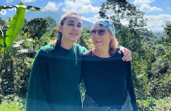 Momen Luna Maya bersama sang ibu di Bali.