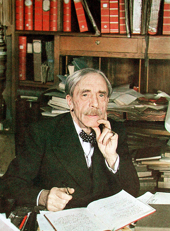 Paul-Valery-in-his-Study-Paris-1938