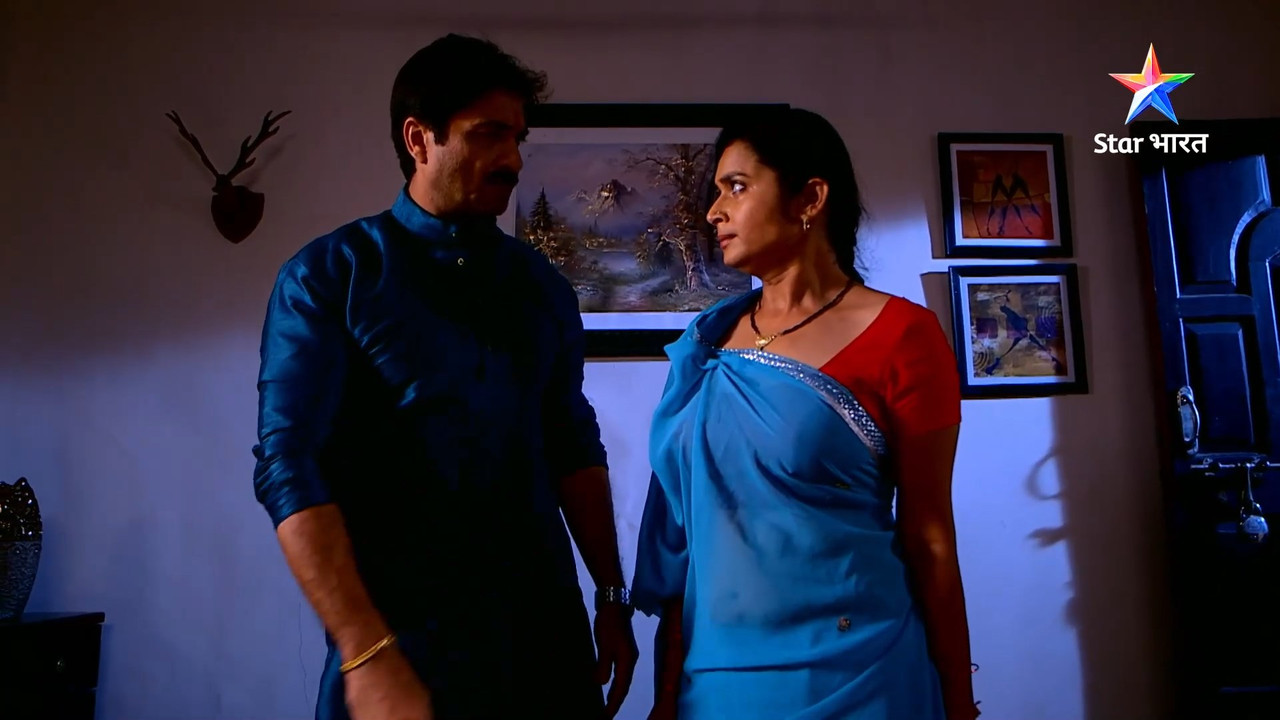 Serial Actress ekta tiwari hot scenes in saree from savdhaan india.mp4_snapshot_03.28.203