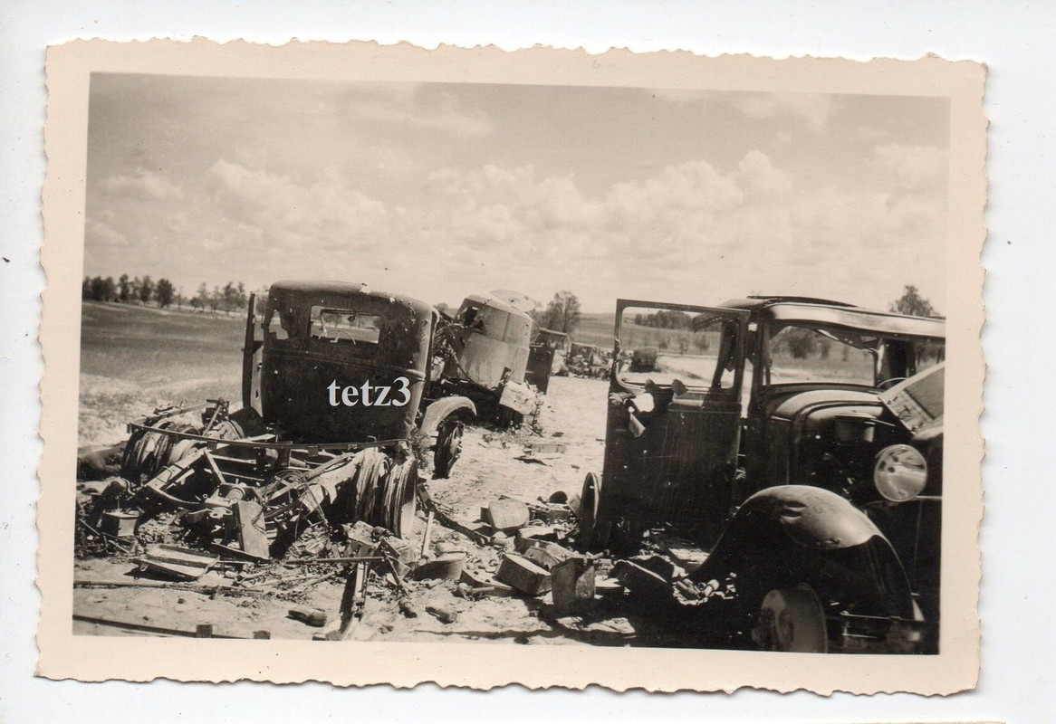 Russland 1941 Kampf Angriff Schlachtfeld zerstörte Technik SDkfz