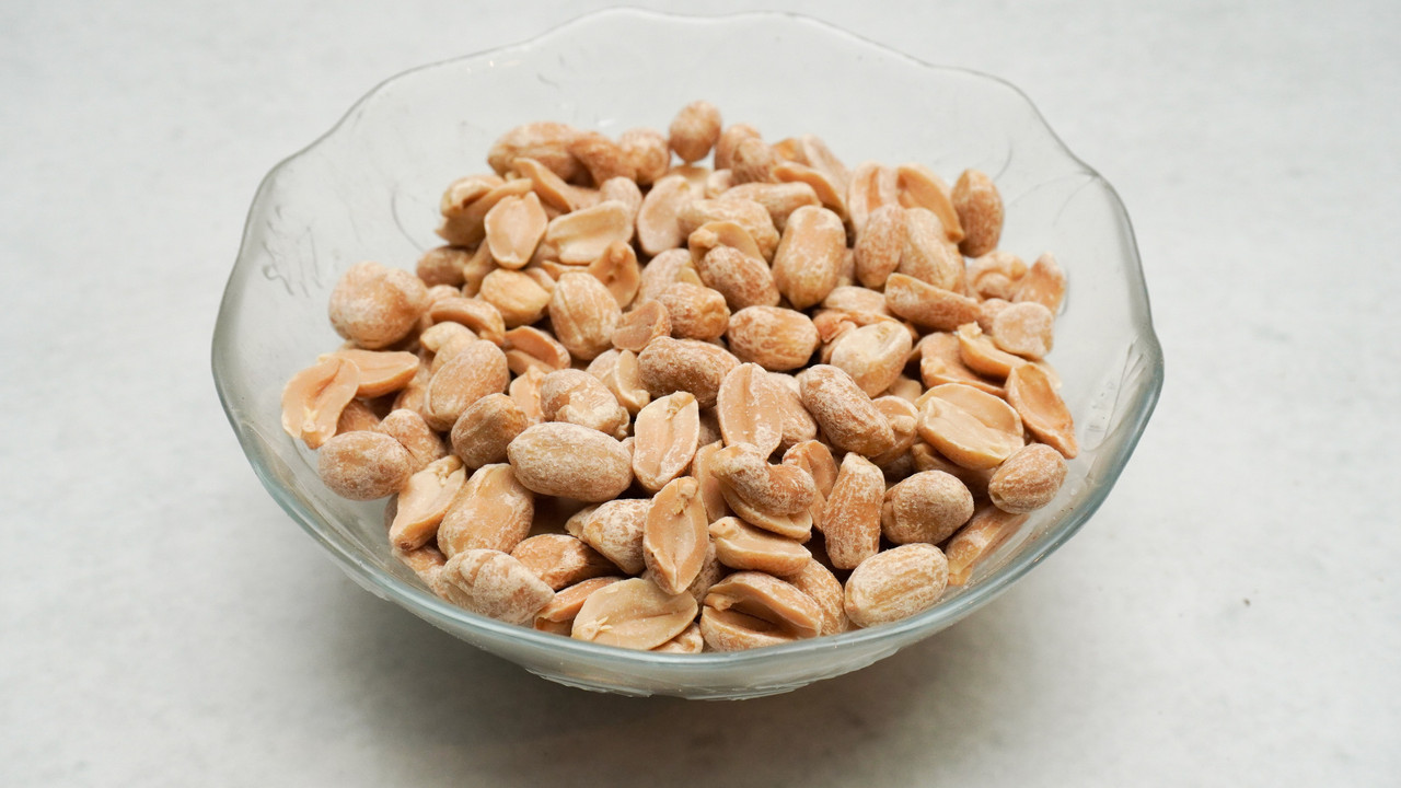 Marinirani kikiriki blansirani slani