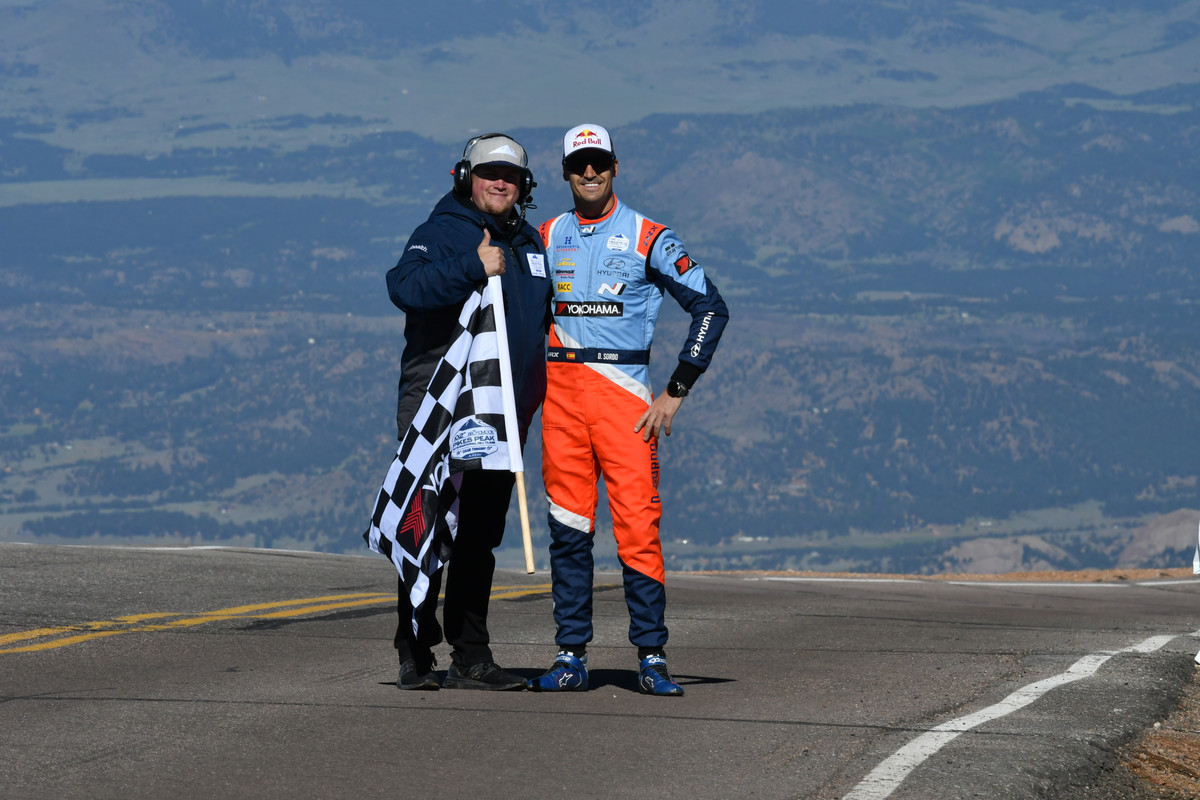 60204-HyundaiMotorsIONIQ5NSetsBenchmarkforCrossoverEVsatPikesPeakInternationalHillClimb