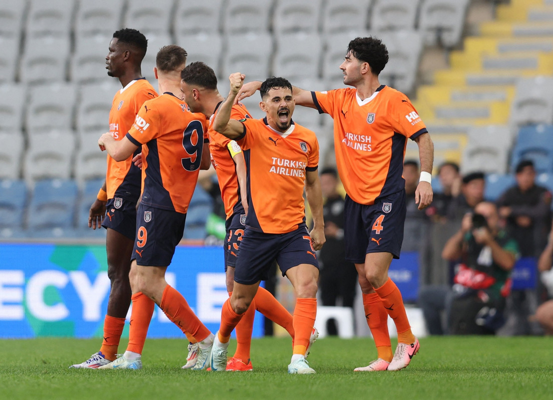 Istanbul Basaksehir vs Craiova, 00h45 ngày 22/08