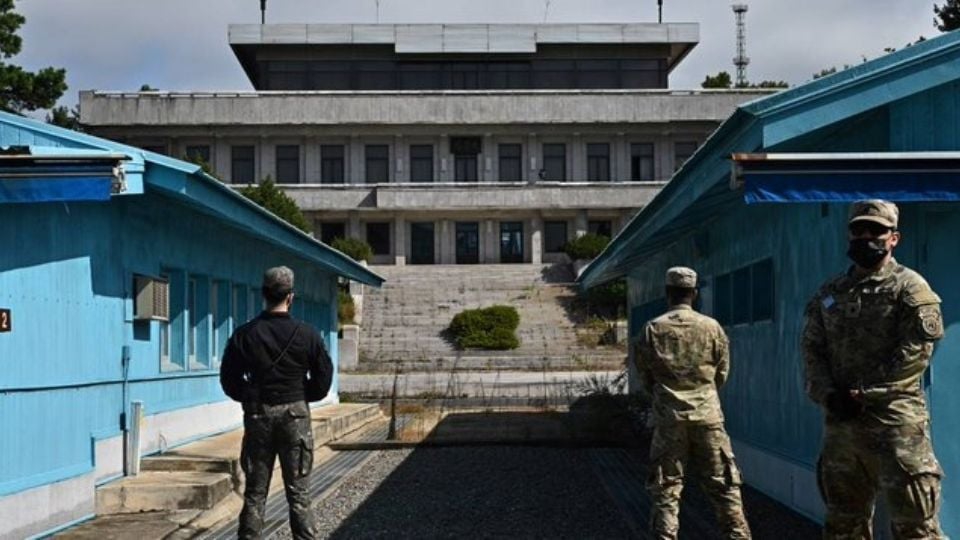 Alerta en EU: Soldado cruza durante visita guiada Corea del Norte; temen que haya sido detenido
