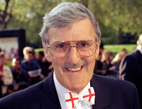 822A5F19-6CFB-43DB-9167-D18351F27F36