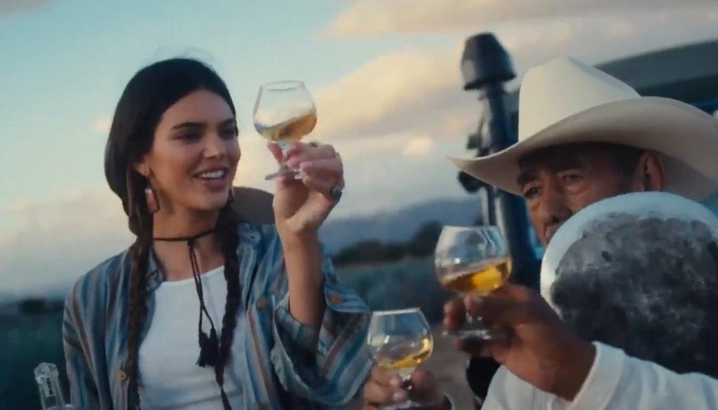 Tequila de Kendall Jenner donará ganancias a construir una biblioteca en Jalisco