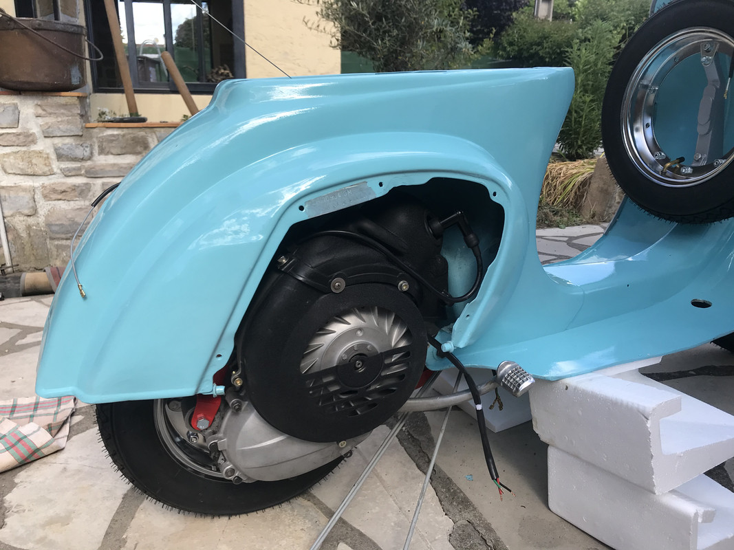 E9F75FF7-03E2-41A6-BE44-1A3A68F5BFBE