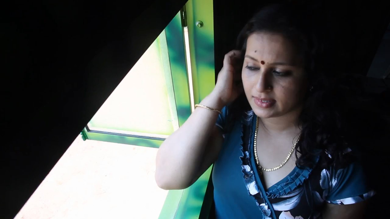 Hot Self Boobs Pressing, Thighs Expose ,Sex Mood -Aasai Muththam Tharava -3