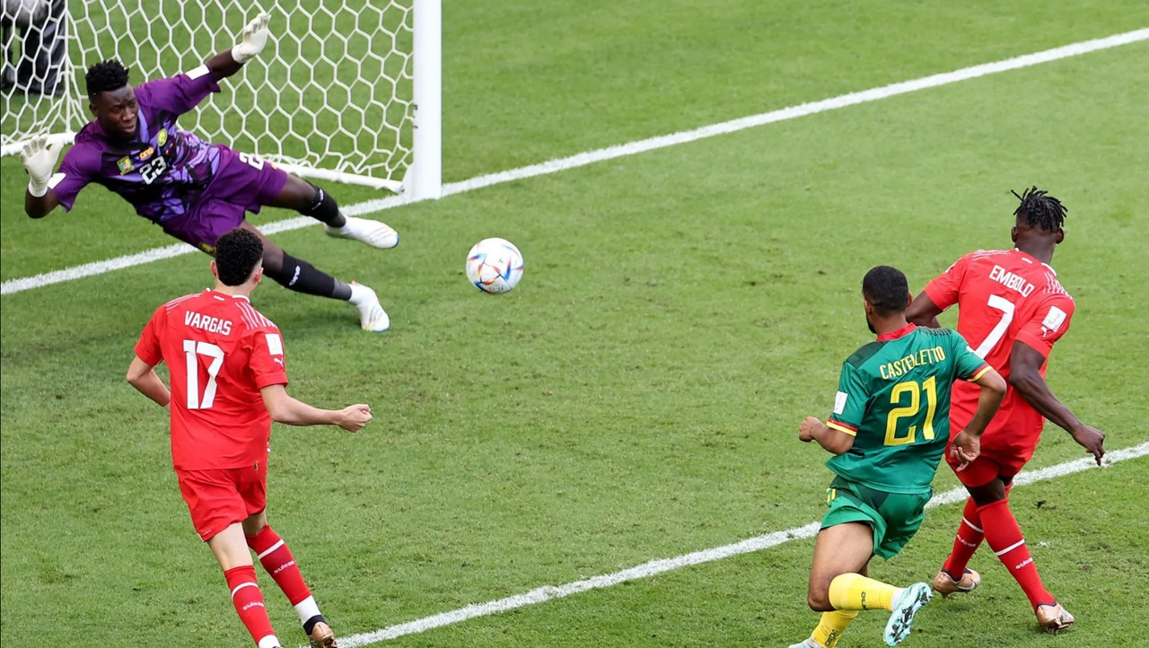 Suiza vence a Camerún con gol de Breel Embolo