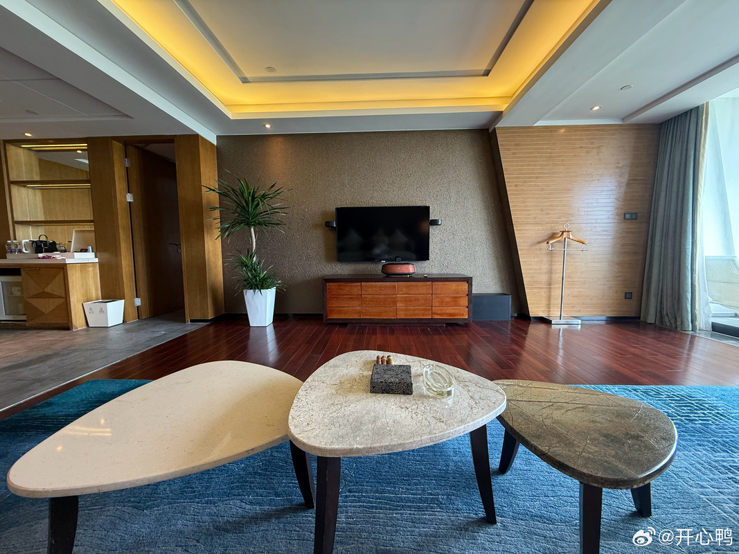 008FUxqCgy1i5eh9rckwhj33402c0x6q