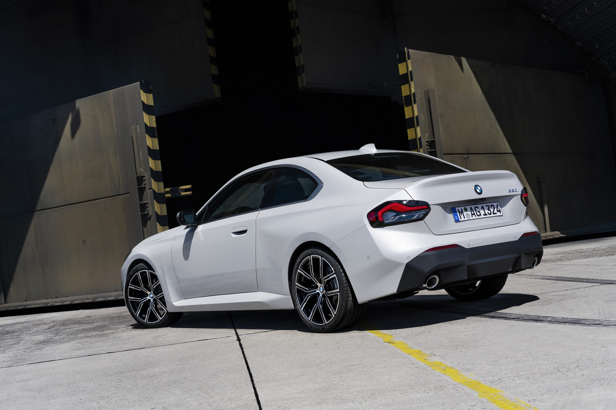 BMW220i(1)