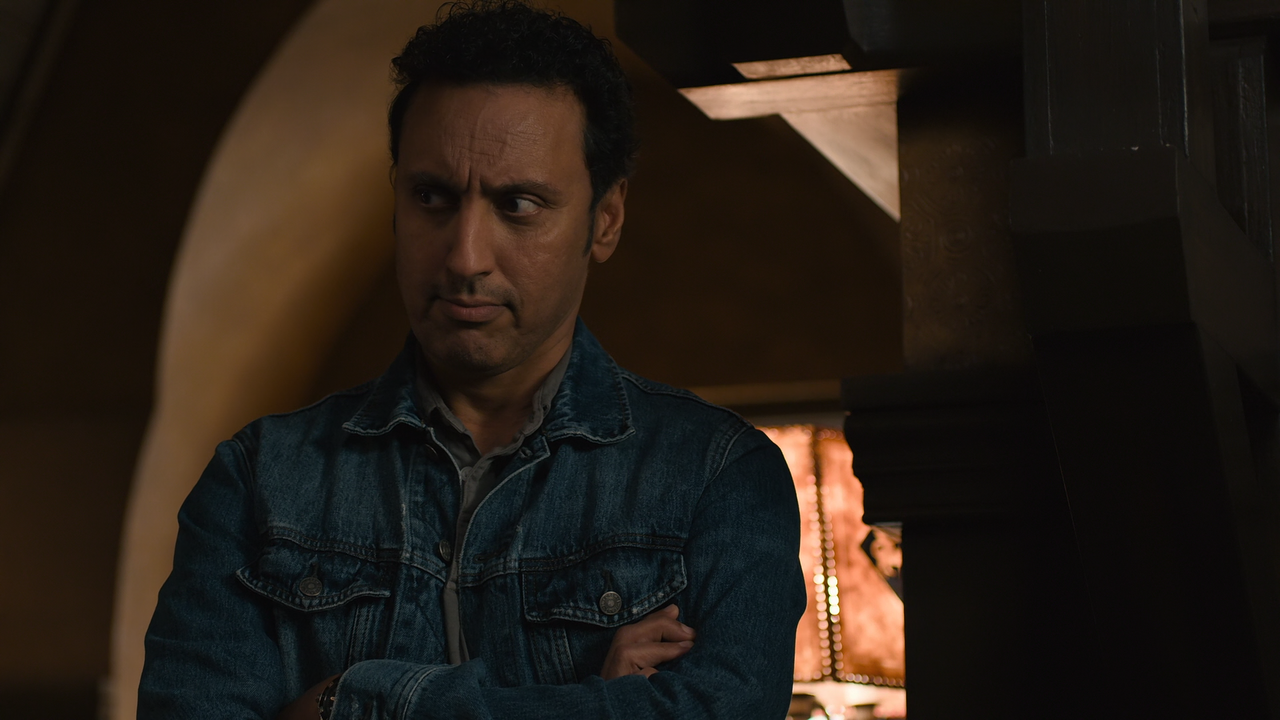 Evil.S01E03.3.Stars.1080p.10bit.BluRay.AAC5.1.HEVC-Vyndros.mkv_snapshot_04.06_[2023.02.21_14.43.25]