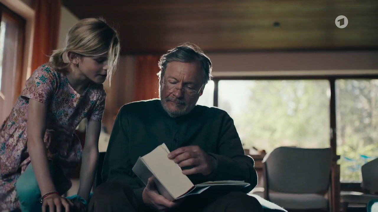 Einfach Nina (2022)_00_19_23_00_77