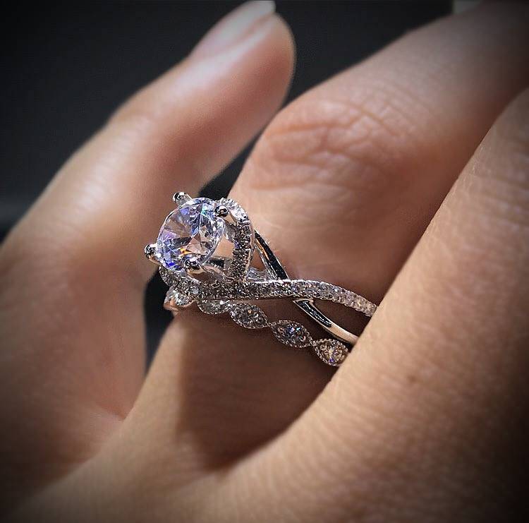 The Benefits of Choosing an Engagement Ring with a Twist Shank