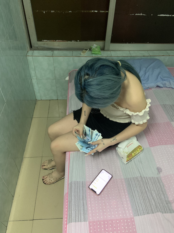 A8E24860-7B7F-4041-A655-67BECAF7CCAD