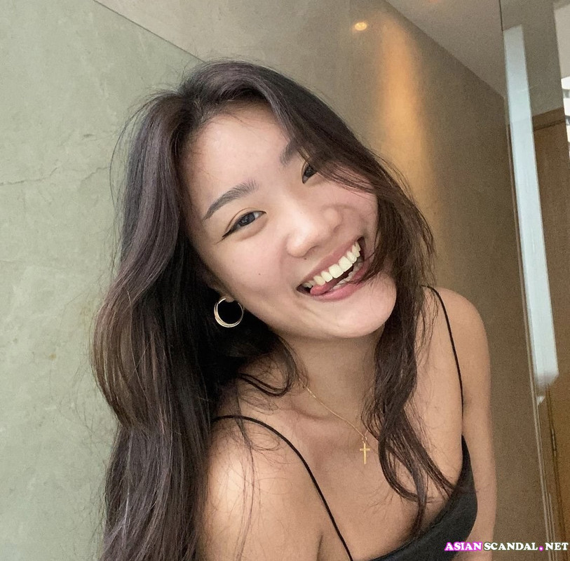 Salope influenceuse asiatique sexy baisée et partagée amateur à Singapour