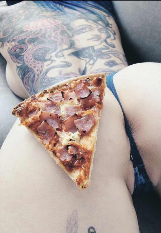 1665716081_16-vintic-name-p-naked-pizza-girl-erotika-vkontakte-18