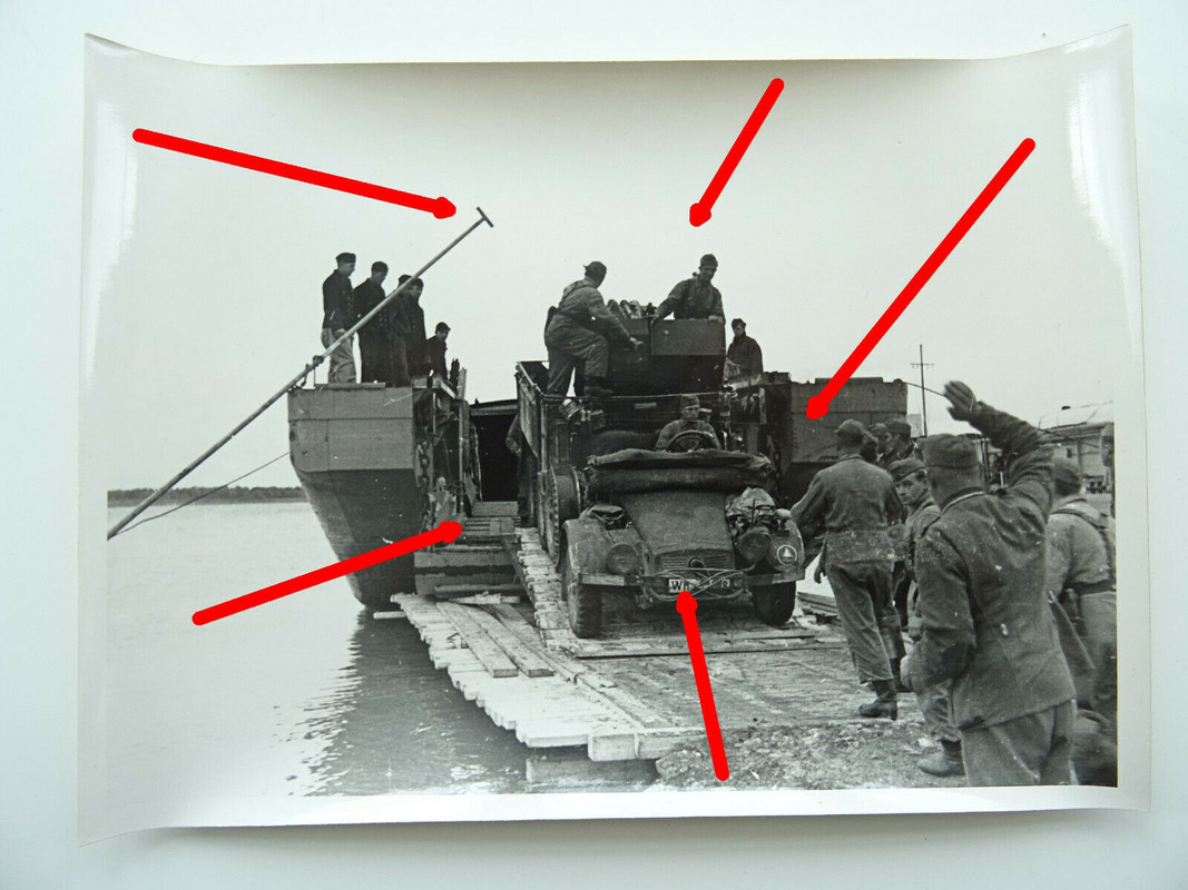 Foto, Frankreich Normandie, Unternehmen Seelöwe, Kübelwagen auf Landungsboot