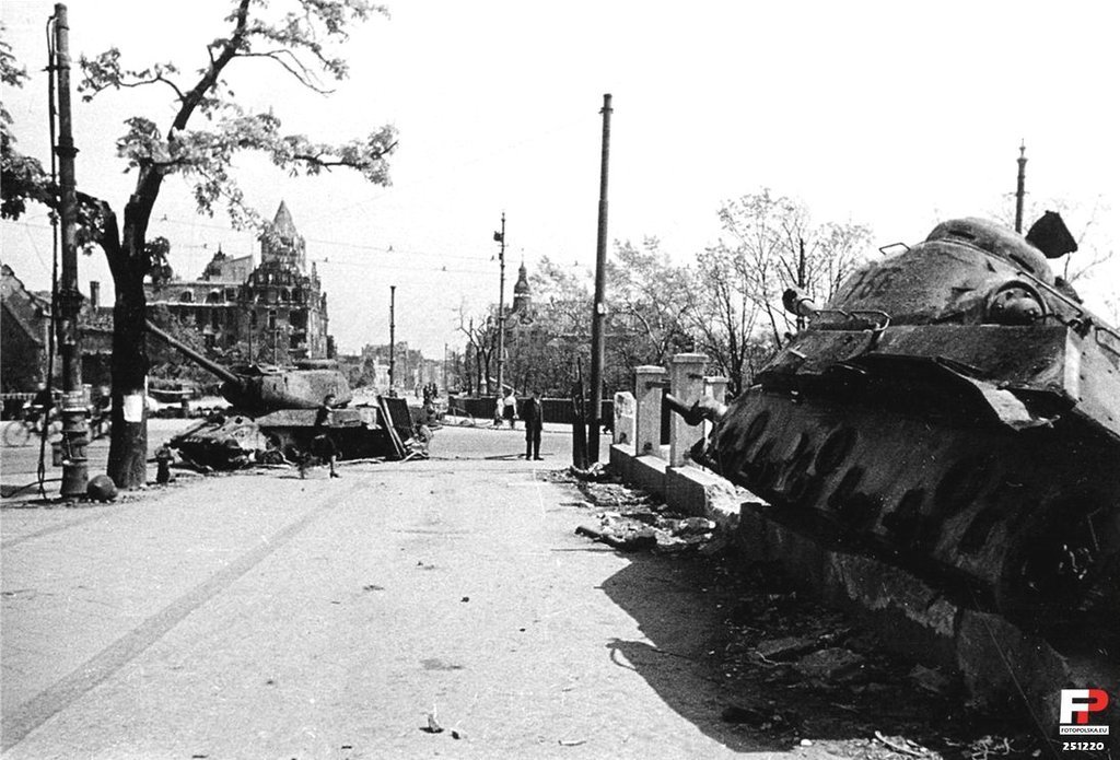1945. Польша. ИС-2 в Познани. 5