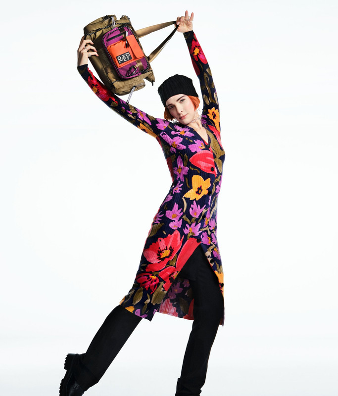 Hari Nef, dal film Barbie alla campagna Desigual FW23-24 Hari Nef, dal film Barbie alla campagna Desigual FW23-24