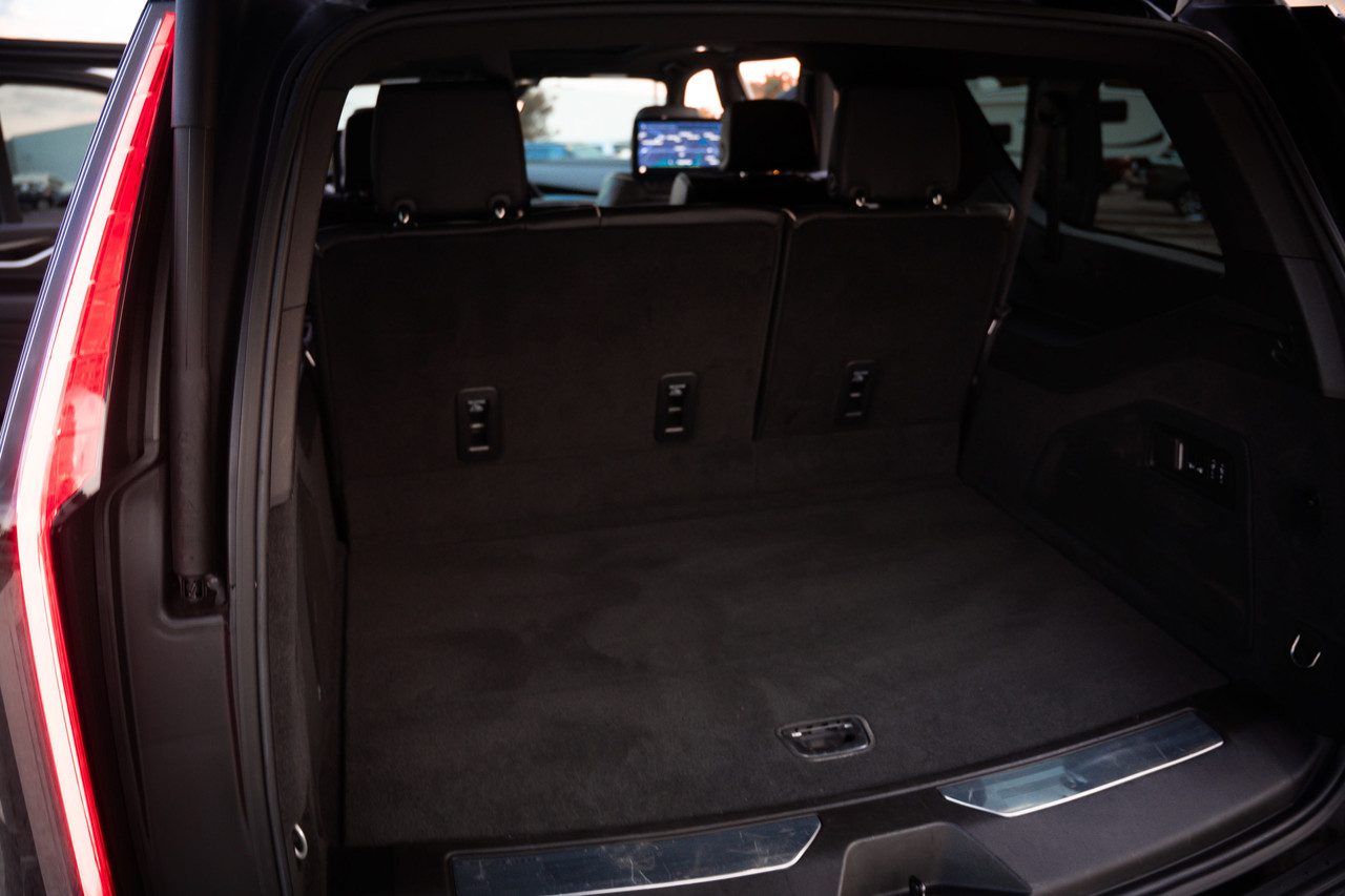 Cadillac Escalade View 18