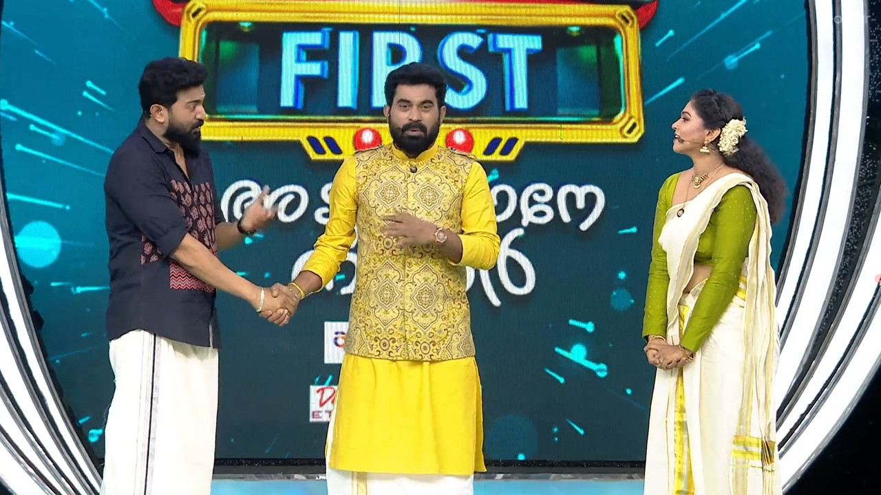 Nandana varma sexy in saree navel show-uploaded.mp4_snapshot_00.26.730