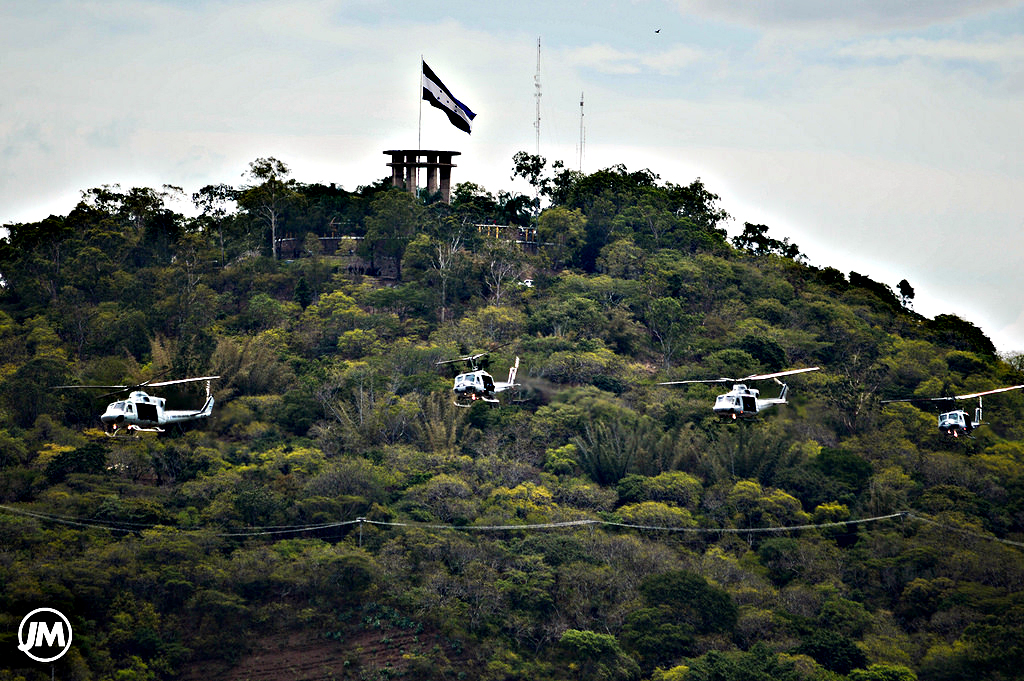 Fotos y videos de las FFAA de Honduras y equipos de los Bomberos - Página 3 5217045-1