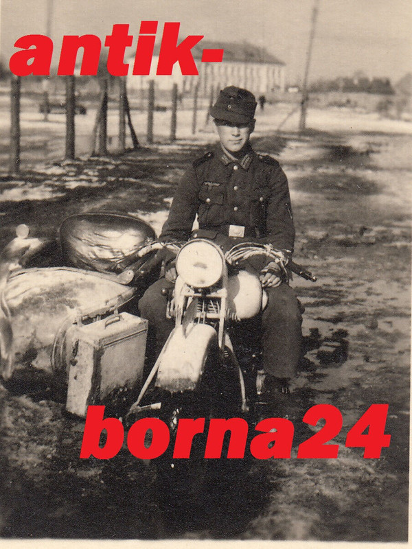 Foto WH Soldat NSU Motorrad mit Seitenwagen Ausrüstung Kradmelder