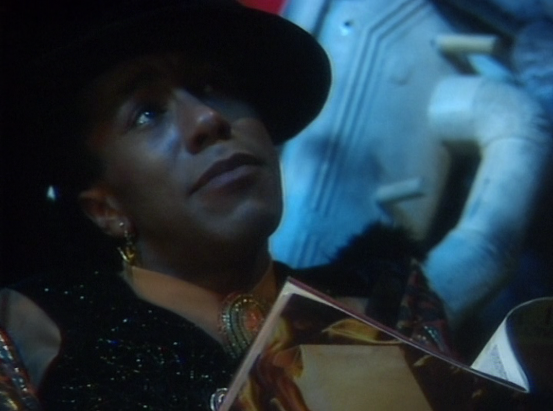 Red.Dwarf.S04E05.Dimension.Jump.1080p.FLAC.2.0.AVC.REMUX-FraMeSToR[SS]31