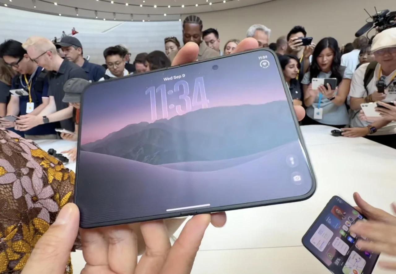 apple unveils iphone duo v0 n5bxlrcekjoh1 jpeg