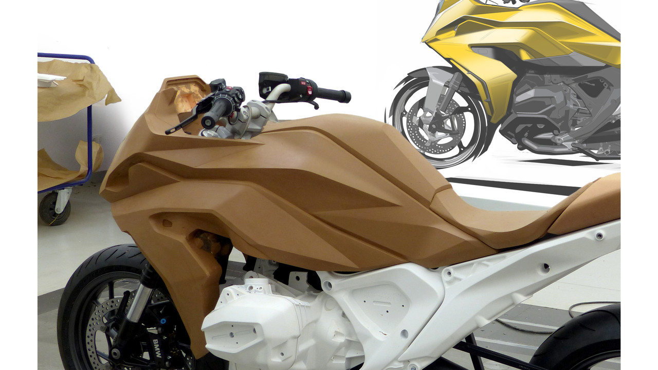 P90596275_highRes_the-new-bmw-r-1300-r